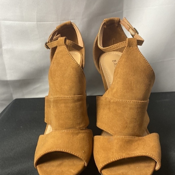 BAMBOO WO SIZE 10 CARAMEL BROWN SUEDE LIKE 4” HEELED ANKLE STRAP SANDAL … - Picture 4 of 16